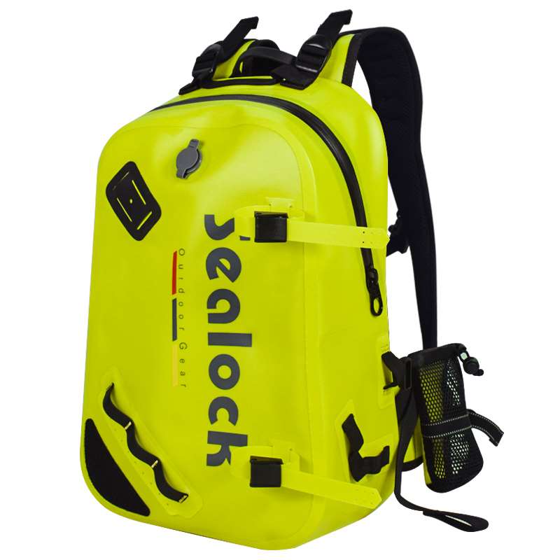 Bakit kailangan mo ng isang hindi tinatagusan ng tubig na backpack para sa iyong panlabas na pakikipagsapalaran