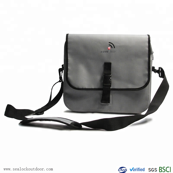 Ang laptop bag ba ay hindi tinatagusan ng tubig?