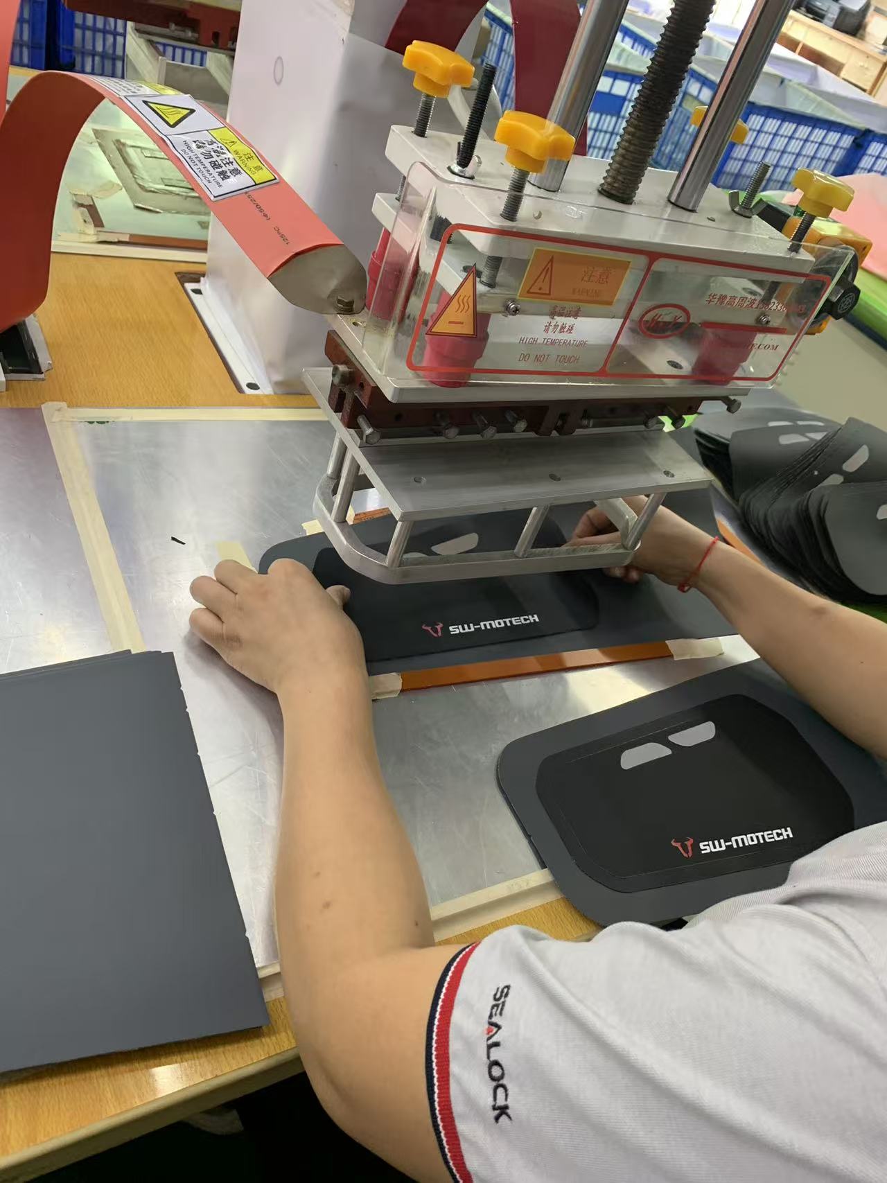 Isang Gabay sa Pag-audit ng Sourcing Manager: Pagkilala sa Mga Malalang RF Welding Defect sa OEM Manufacturing