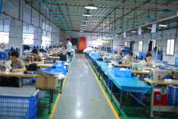 Sa Loob ng Aming Manufacturing Hub: Paano Kinokontrol ng Micro-Tolerance ang Mga Paghahatid ng Mass-Volume ng Heavy-Duty Waterproof Gear