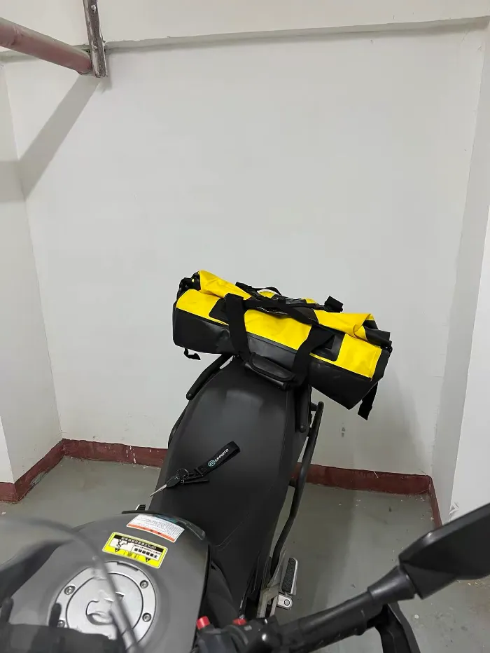 Paano Magdala ng Bagahe sa Motorsiklo na Walang Rack