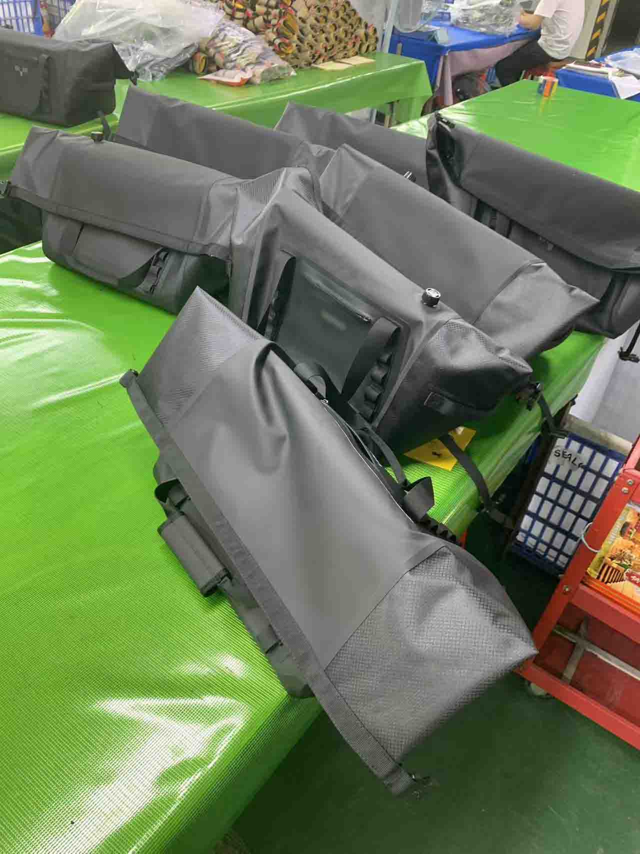 Kinumpleto ng Sealock ang isang OEM Production Run ng Welded Waterproof Gear Bags para sa isang Overseas Brand