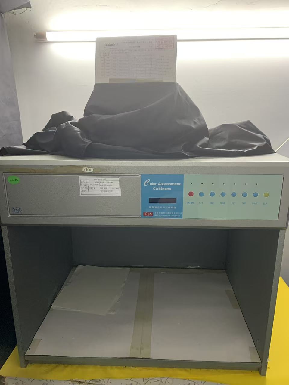 Anim na Lamp at Isang Sagot: Ang Gabinete ng Pagtatasa ng Kulay ng Karaniwang Pinagmulan ng Liwanag